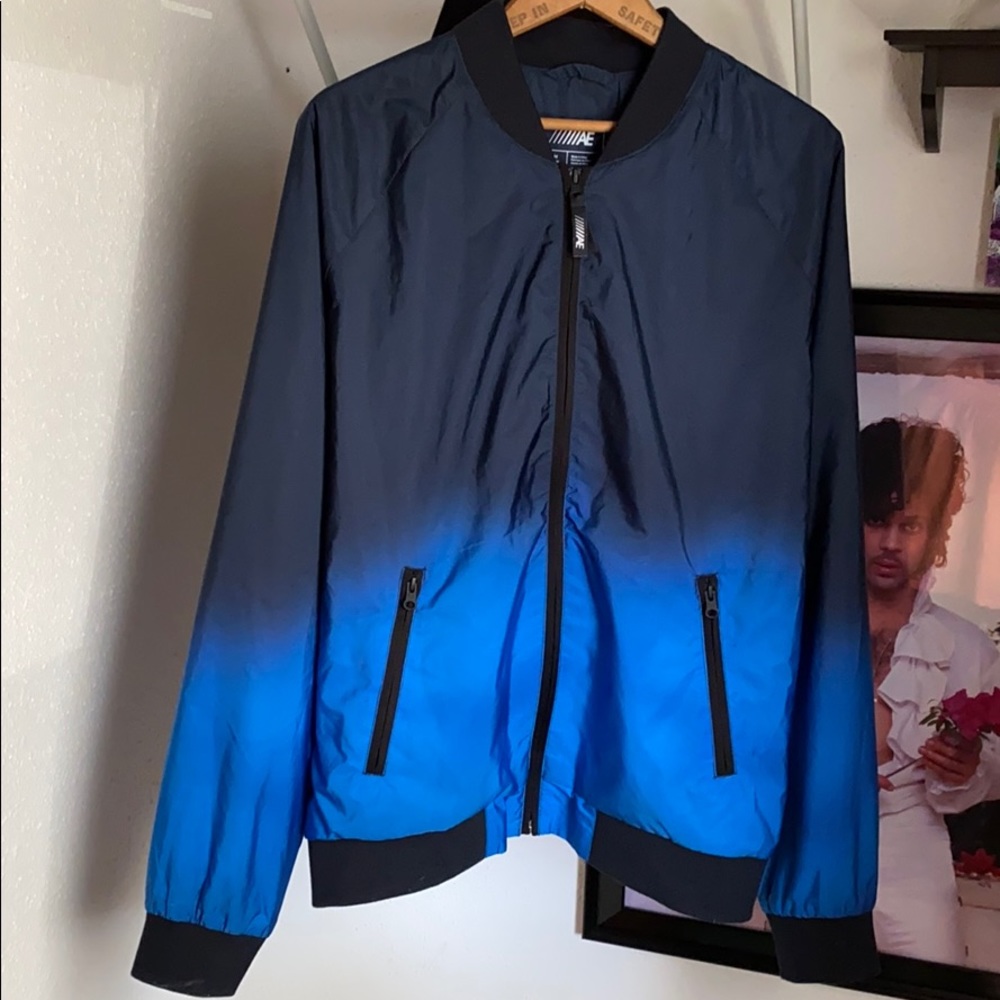 Men’s AE M windbreaker.  Navy/blue ombré.